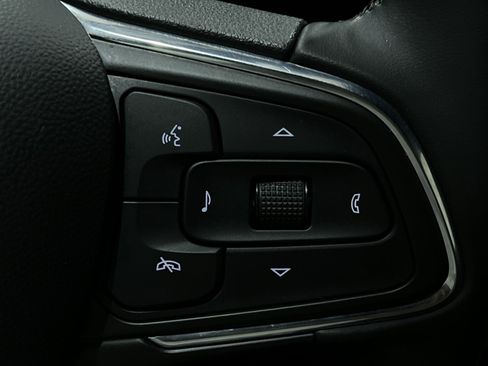 Used 2024 Buick Envista Sport Touring w/ Convenience I Package FWD image 28