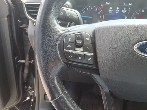 Used 2020 Ford Explorer XLT w/ Equipment Group 202A AWD/4WD image 18