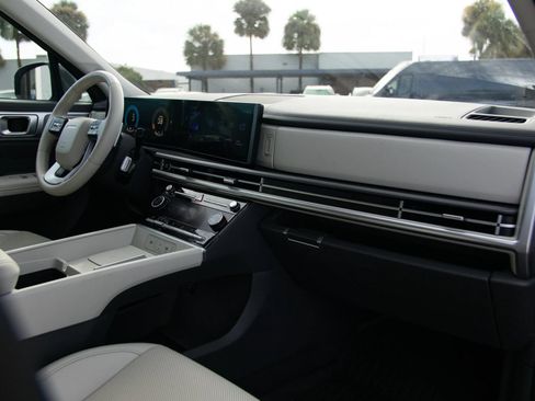 Used 2025 Hyundai Santa Fe SEL FWD image 23