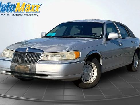 Used 2000 Lincoln Town Car Executive RWD image 1