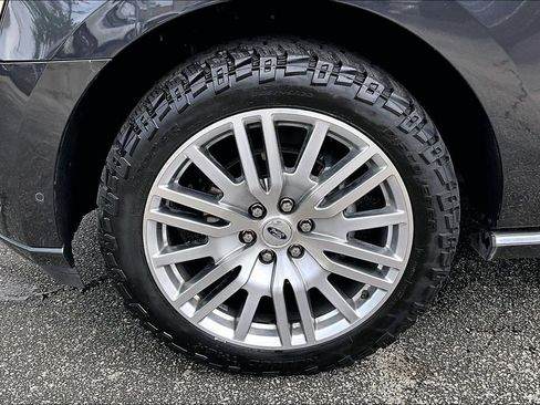 Used 2024 Ford Expedition Platinum AWD/4WD image 10