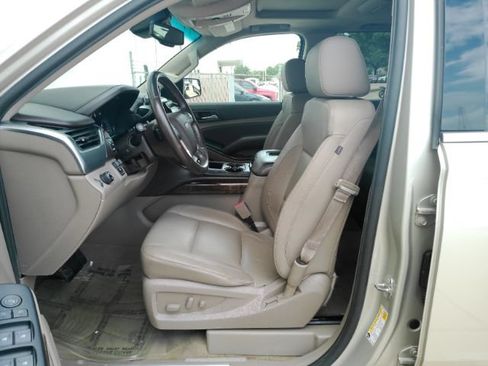 Used 2016 Chevrolet Suburban LT RWD image 16