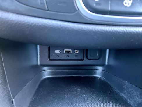 Used 2023 Chevrolet Equinox LT image 25