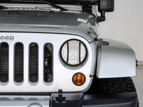Used 2012 Jeep Wrangler Sahara AWD/4WD image 33