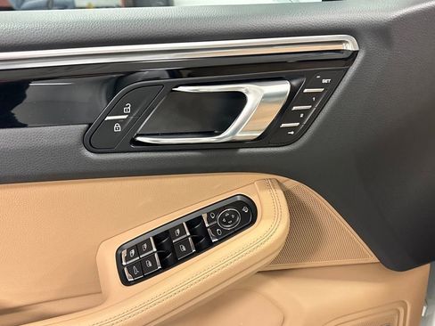 Used 2024 Porsche Macan image 20