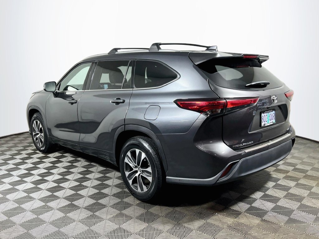 Certified 2020 Toyota Highlander XLE FWD image 5