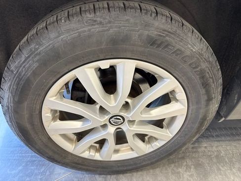 Used 2019 Nissan Rogue S w/ Special Edition Package AWD/4WD image 8