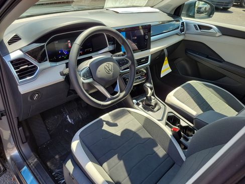 New 2026 Volkswagen Taos SE FWD image 20
