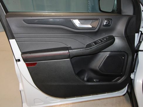 Used 2025 Ford Escape ST-Line Elite w/ Tech Pack #2 image 5