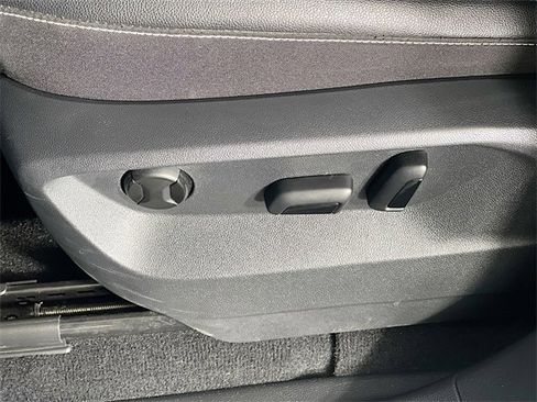 Used 2023 Volkswagen Atlas SE image 12