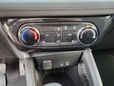 Used 2026 Chevrolet TrailBlazer LT w/ LT Cold Weather Package FWD image 18