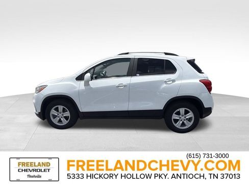 Used 2017 Chevrolet Trax LT w/ LT Convenience Package FWD image 6