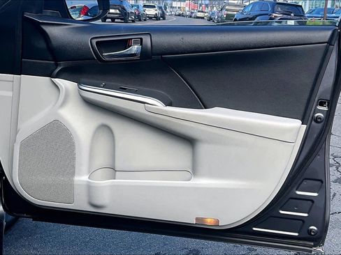 Used 2014 Toyota Camry LE image 23