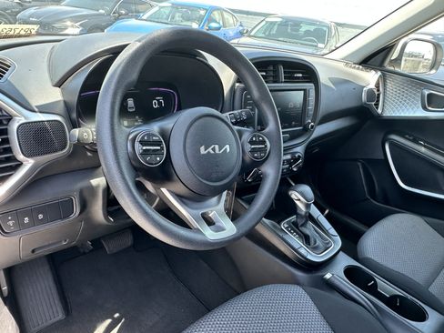 Certified 2025 Kia Soul LX w/ LX Technology Package FWD image 19