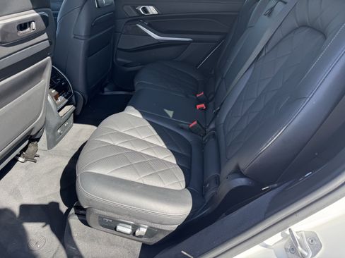 Used 2023 BMW X7 xDrive40i w/ Executive Package image 6