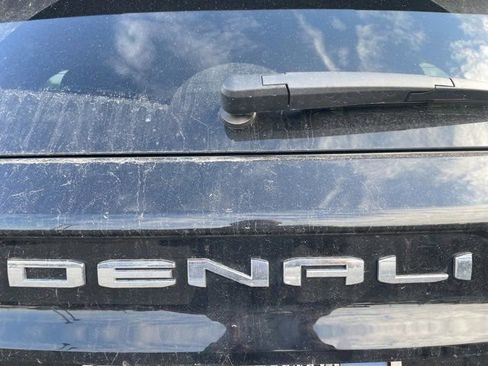 Used 2024 GMC Acadia Denali image 11