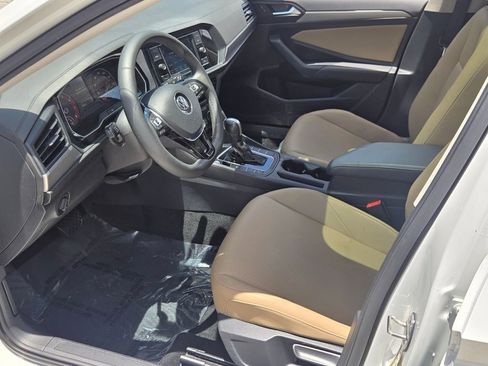 Used 2020 Volkswagen Jetta SE w/ SE Cold Weather Package FWD image 6