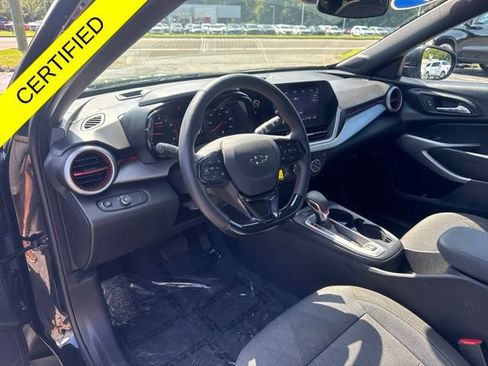 Used 2024 Chevrolet Trax RS w/ Sunroof Package FWD image 8
