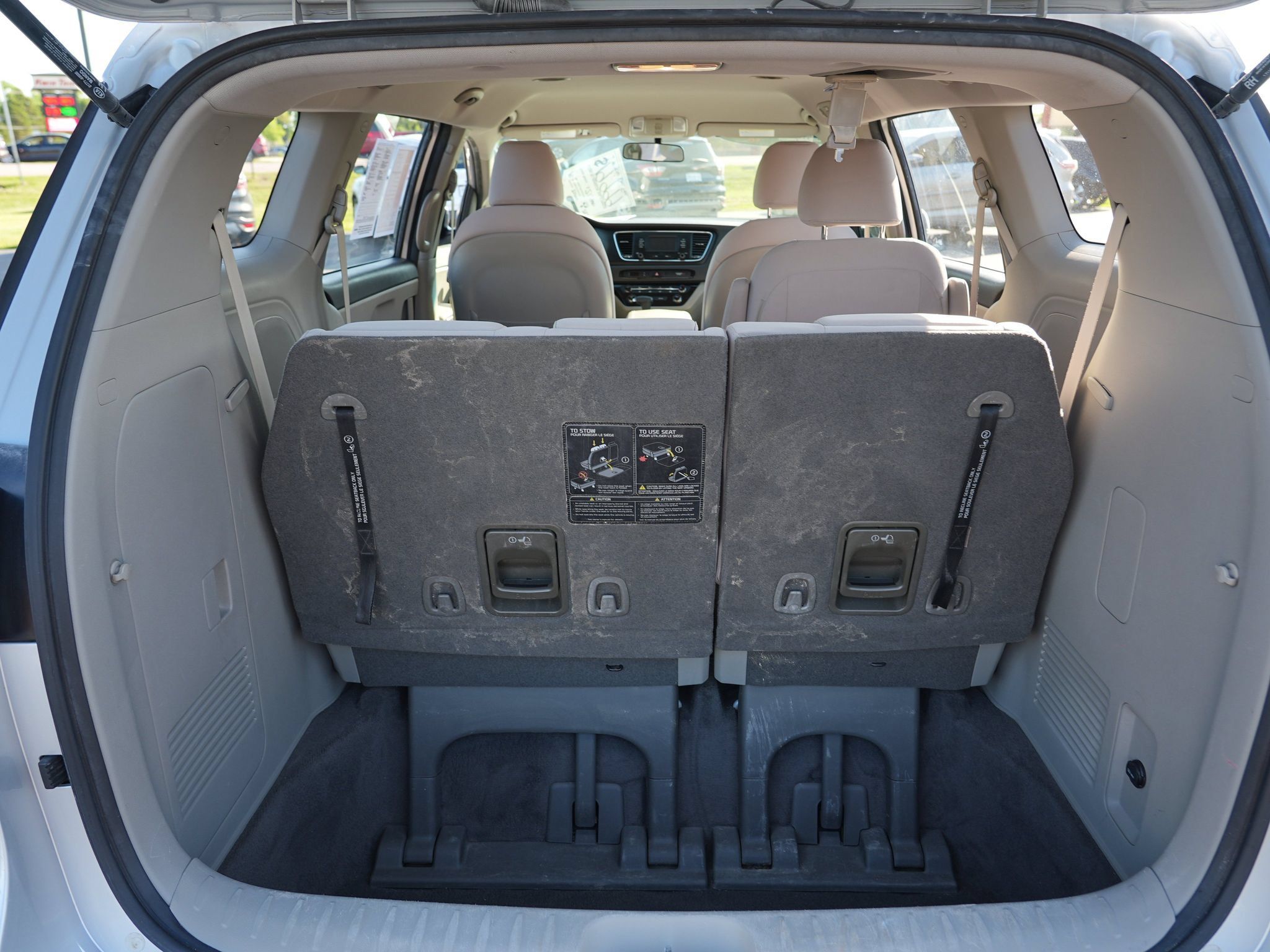 Used 2018 Kia Sedona L FWD image 27