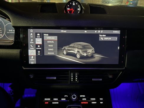 Used 2020 Porsche Cayenne image 25