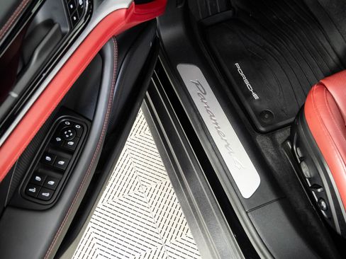 Certified 2024 Porsche Panamera 4 AWD/4WD image 8