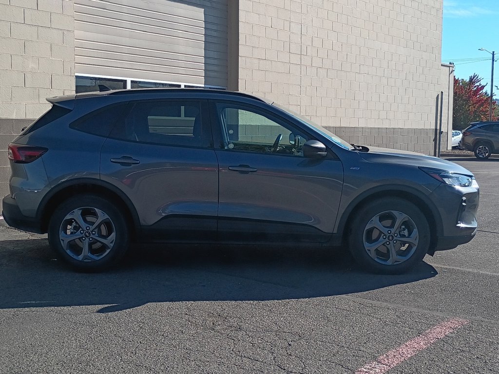 Used 2025 Ford Escape ST-Line AWD/4WD image 3