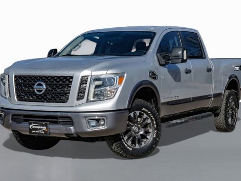 Used 2019 Nissan Titan PRO-4X image 4