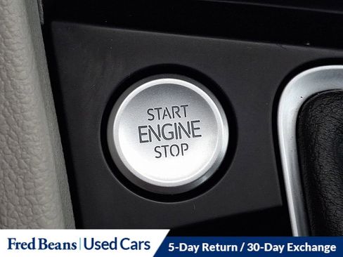 Certified 2024 Volkswagen Jetta SE w/ Panoramic Sunroof Package image 24