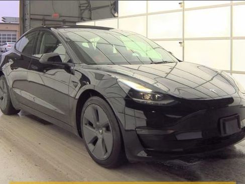 Used 2023 Tesla Model 3 Standard Range image 2