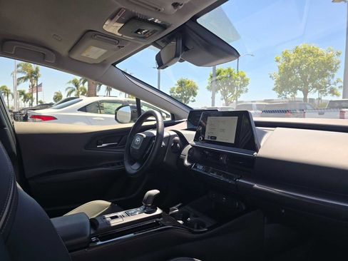 Used 2026 Toyota Prius XLE FWD image 11