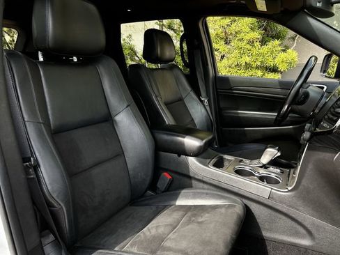 Used 2020 Jeep Grand Cherokee Altitude RWD image 28