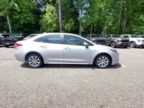 Used 2024 Toyota Corolla LE FWD image 13
