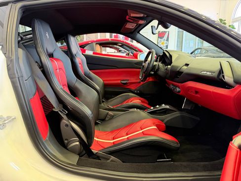 Used 2017 Ferrari 488 GTB RWD image 46