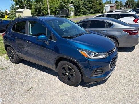 Used 2020 Chevrolet Trax LT w/ Driver Confidence Package FWD image 3