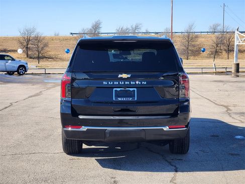 Used 2025 Chevrolet Suburban LS image 6