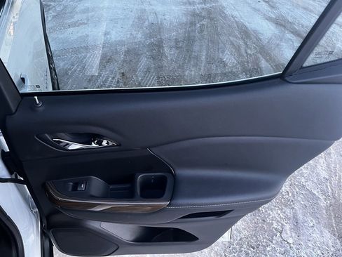 Certified 2023 GMC Acadia SLE image 28