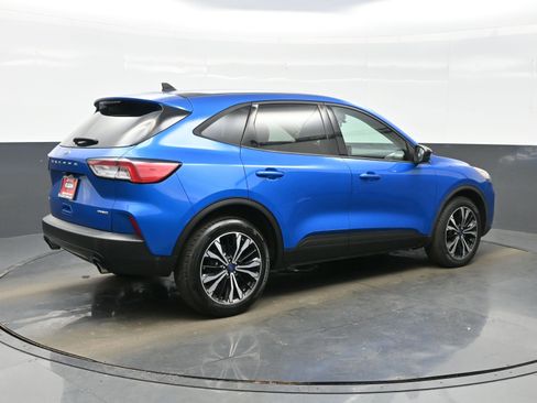 Used 2021 Ford Escape SE w/ SE Sport Appearance Package image 6