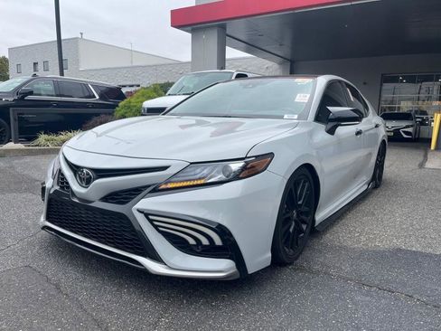 Used 2023 Toyota Camry XSE image 3