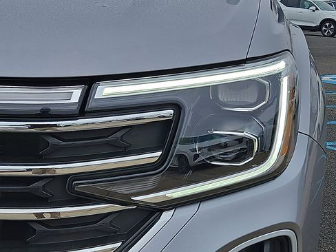 Used 2025 Volkswagen Atlas SE image 9