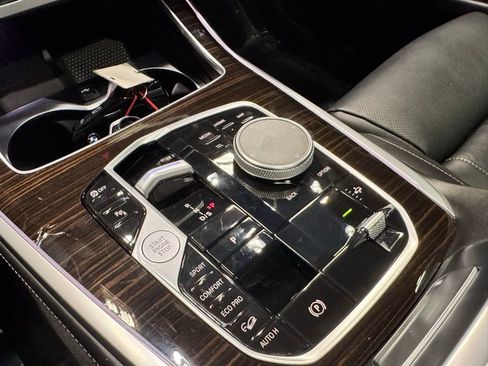 Used 2024 BMW X7 M60i image 9