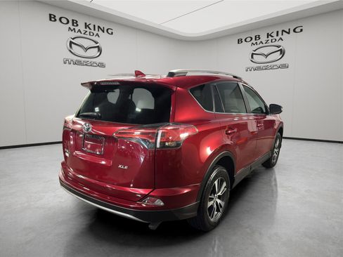 Used 2018 Toyota RAV4 XLE FWD image 5