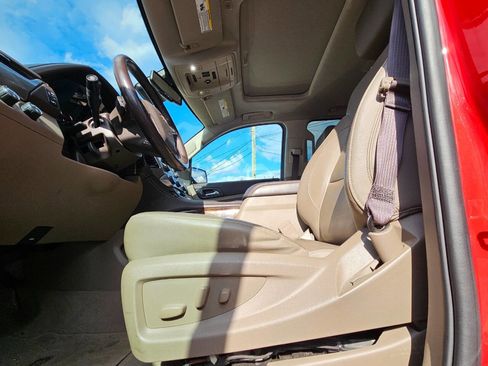 Used 2020 Chevrolet Suburban LT AWD/4WD image 14