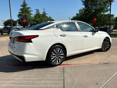 Used 2025 Nissan Altima 2.5 SV FWD image 6