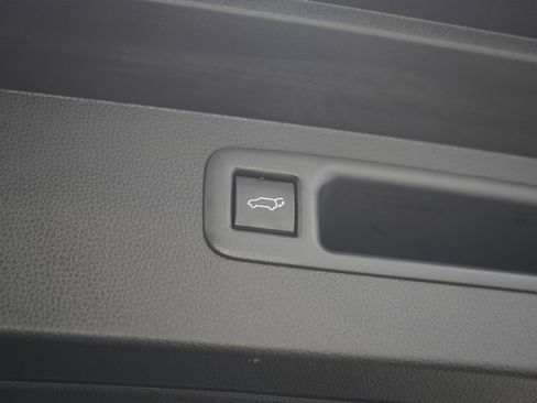 Used 2025 Toyota Highlander XSE AWD/4WD image 11