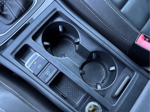 Used 2017 Volkswagen Golf R 4-Door image 34