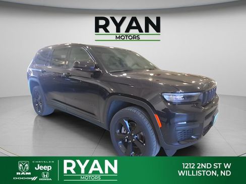 Used 2023 Jeep Grand Cherokee L Laredo AWD/4WD image 17