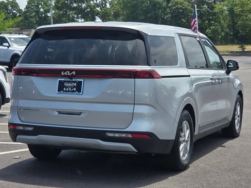 Used 2022 Kia Carnival LX FWD image 4