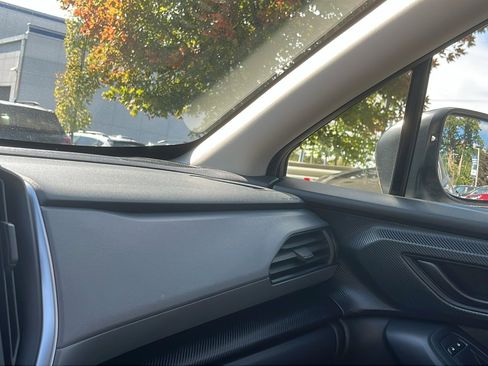Used 2024 Subaru Crosstrek 2.0i Premium image 19