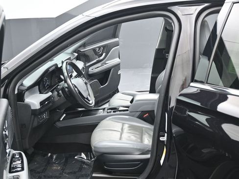 Used 2022 Lincoln Corsair AWD w/ Premium Package image 13