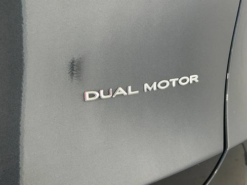 Used 2024 Tesla Model Y Long Range AWD/4WD image 39